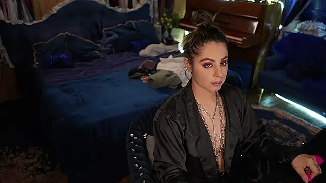 Snapshot of VanessaDoyle chatting on October 31, 3:46 pm VanessaDoyle online show from October 31, 3:46 pm