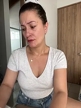 Snapshot of Verito_hot chatting on March 6, 7:32 pm Verito hot online show from March 6, 7:32 pm