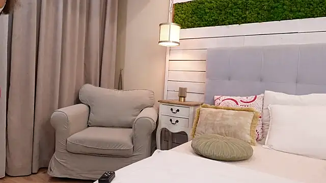 Snapshot of IsabellaMysty chatting on February 22, 9:02 pm IsabellaMysty online show from February 22, 9:02 pm