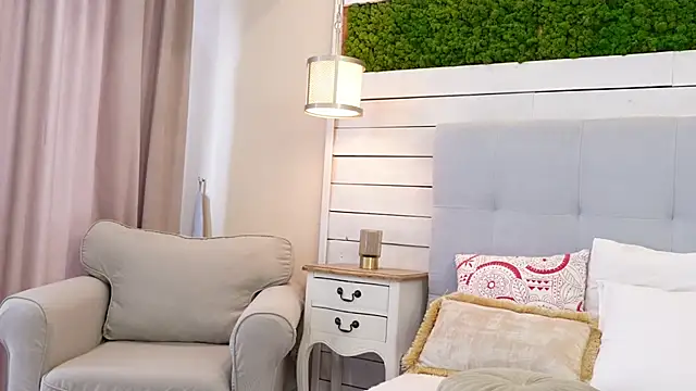 Snapshot of IsabellaMysty chatting on February 23, 9:06 am IsabellaMysty online show from February 23, 9:06 am