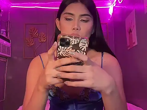 Delicate Savannah online show from September 23, 2:42 pm