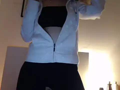 ocean eyess  online show from November 30, 6:56 pm