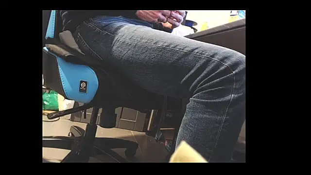 Snapshot of louh261 chatting on March 14, 5:18 pm louh261 online show from March 14, 5:18 pm