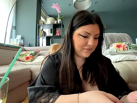 CurvyKimmy1 online show from November 3, 9:10 am