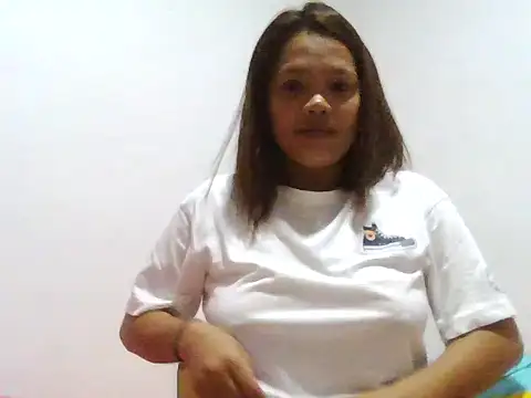 Snapshot of Silly_Girl21 chatting on June 23, 8:40 pm Silly Girl21 online show from June 23, 8:40 pm