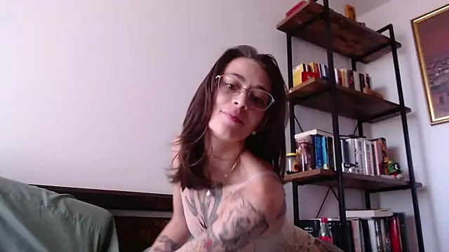 Snapshot of This_black_sheep chatting on February 1, 3:18 pm This black sheep online show from February 1, 3:18 pm
