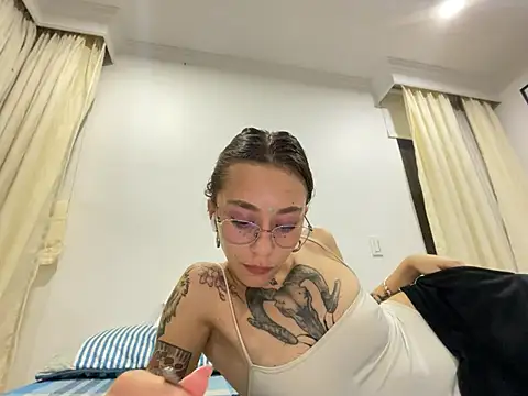 Snapshot of This_black_sheep chatting on February 27, 11:37 pm This black sheep online show from February 27, 11:37 pm