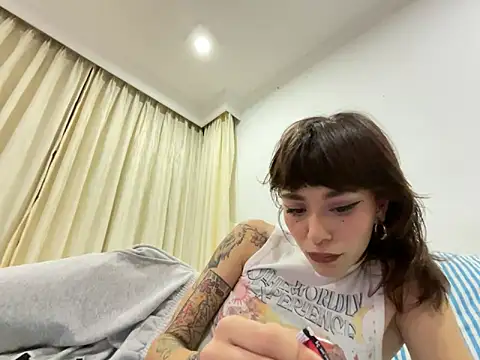Snapshot of This_black_sheep chatting on March 4, 12:29 am This black sheep online show from March 4, 12:29 am