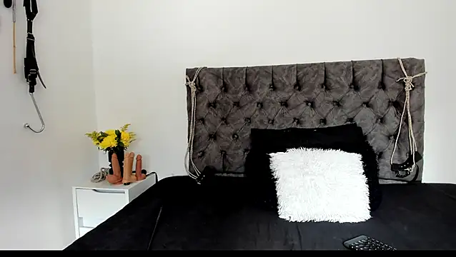 sweet  wild online show from September 30, 8:25 pm