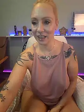 Snapshot of Jan_ina chatting on January 6, 8:57 am Jan ina online show from January 6, 8:57 am
