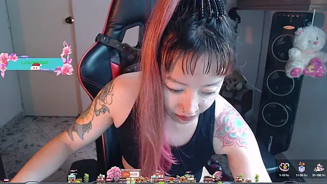 pink-2022 online show from December 27, 1:18 pm