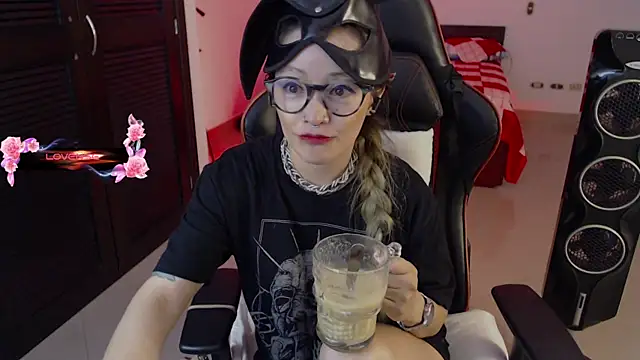 pink-2022 online show from February 9, 6:45 pm