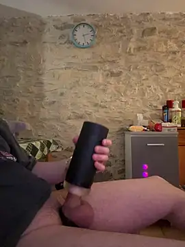 yann2392 online show from May 7, 3:06 pm