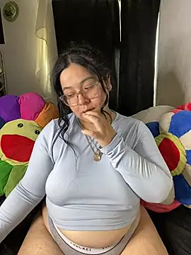 MsConejitaa online show from April 27, 4:27 pm