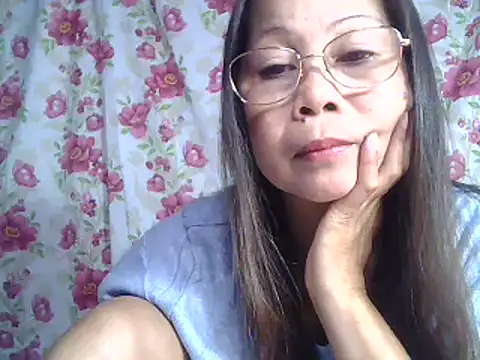 Snapshot of urwife_tobe chatting on January 11, 6:03 am urwife tobe online show from January 11, 6:03 am