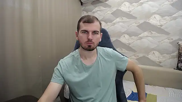 Snapshot of SerzhKorol1 chatting on October 5, 8:12 am SerzhKorol1 online show from October 5, 8:12 am