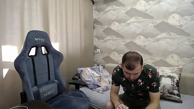 Snapshot of SerzhKorol1 chatting on October 16, 7:31 am SerzhKorol1 online show from October 16, 7:31 am