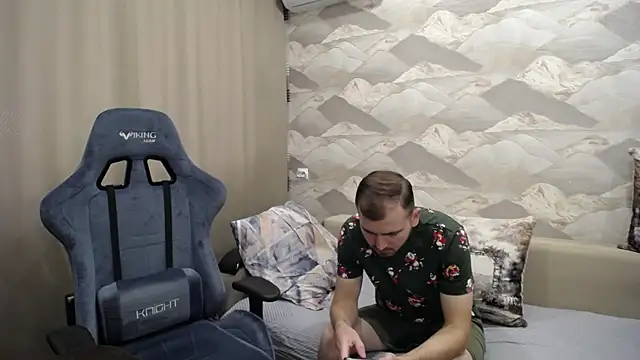 Snapshot of SerzhKorol1 chatting on October 17, 7:22 am SerzhKorol1 online show from October 17, 7:22 am