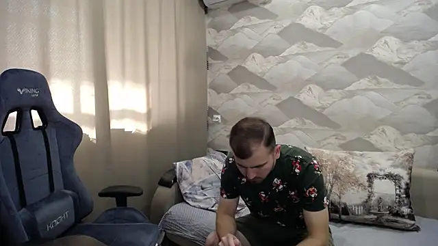 Snapshot of SerzhKorol1 chatting on October 18, 7:09 am SerzhKorol1 online show from October 18, 7:09 am