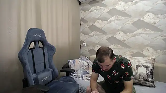 Snapshot of SerzhKorol1 chatting on October 22, 6:46 am SerzhKorol1 online show from October 22, 6:46 am