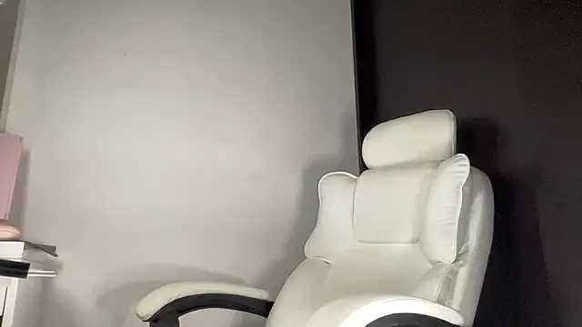 Snapshot of baby_natalie chatting on January 16, 9:16 am baby natalie online show from January 16, 9:16 am