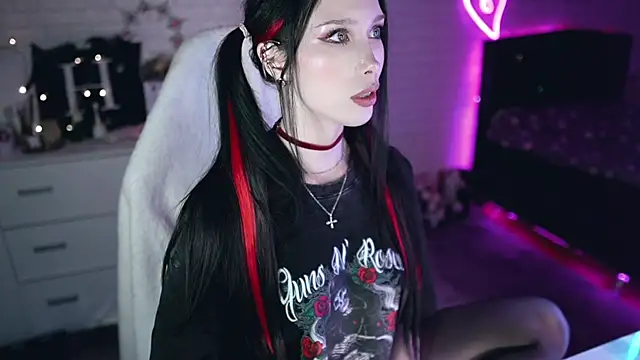 Snapshot of _Uindi_ chatting on March 10, 10:02 pm  Uindi  online show from March 10, 10:02 pm