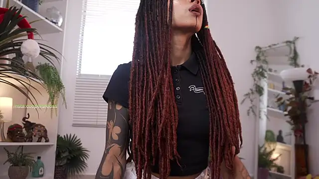 Snapshot of Cooper-Reds chatting on December 23, 6:48 pm Cooper-Reds online show from December 23, 6:48 pm