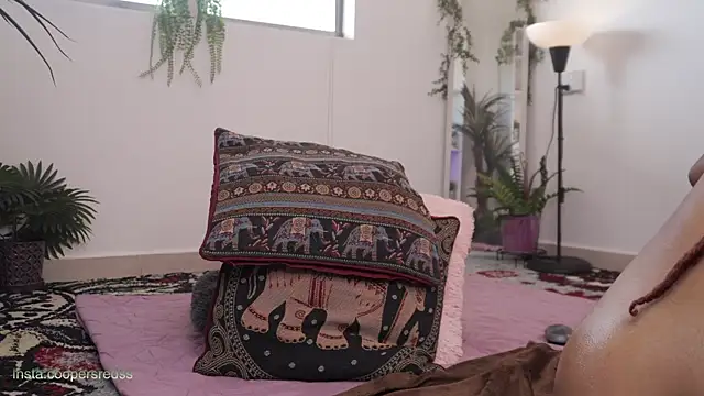 Snapshot of Cooper-Reds chatting on January 21, 8:43 pm Cooper-Reds online show from January 21, 8:43 pm