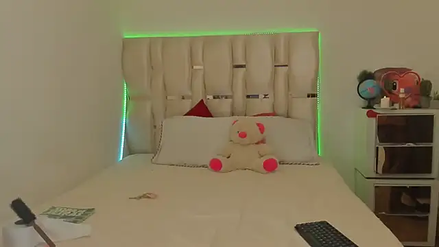 viioolleettaa online show from December 22, 6:17 am