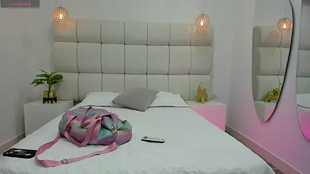 DanielleEvans  online show from October 17, 11:24 am