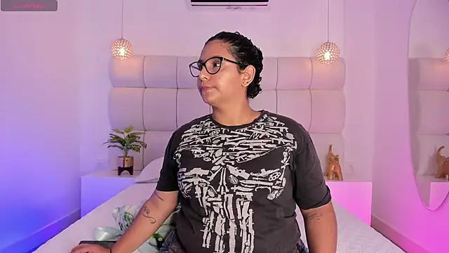 DanielleEvans  online show from November 18, 11:25 am