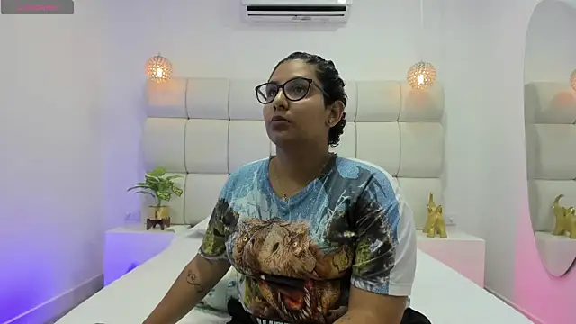 DanielleEvans  online show from November 20, 11:10 am