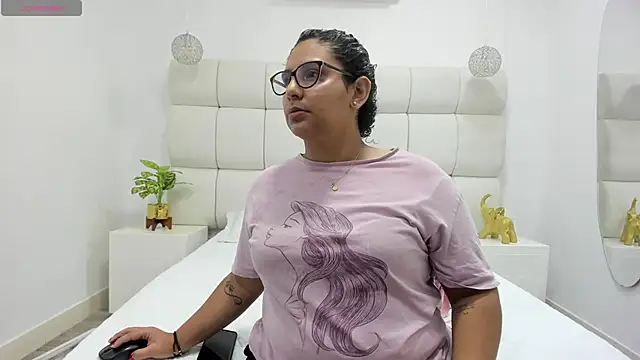 DanielleEvans  online show from December 2, 11:26 am