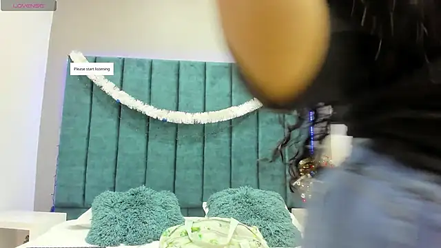 DanielleEvans  online show from December 22, 11:18 am