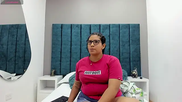 DanielleEvans  online show from February 9, 11:36 am