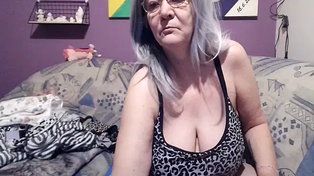 milfchantal4 online show from February 23, 9:33 am