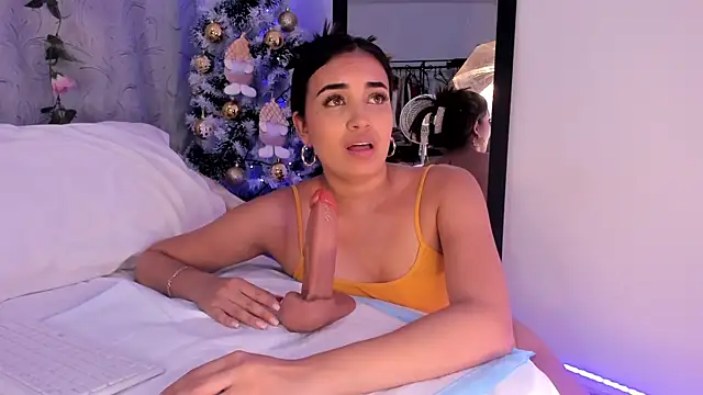 Snapshot of aisha_es chatting on December 9, 5:30 pm aisha es online show from December 9, 5:30 pm