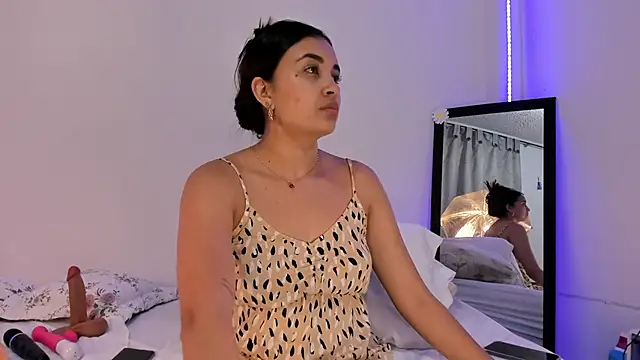 Snapshot of aisha_es chatting on January 15, 1:56 am aisha es online show from January 15, 1:56 am