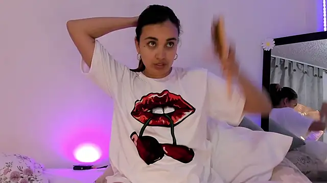 Snapshot of aisha_es chatting on January 21, 2:00 am aisha es online show from January 21, 2:00 am