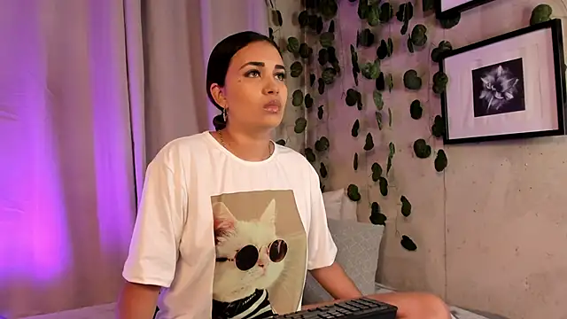 Snapshot of aisha_es chatting on February 18, 9:42 pm aisha es online show from February 18, 9:42 pm