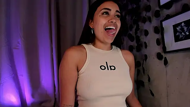 Snapshot of aisha_es chatting on February 28, 8:39 pm aisha es online show from February 28, 8:39 pm