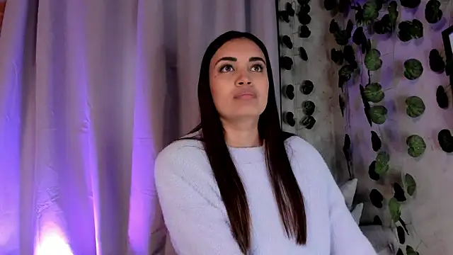 Snapshot of aisha_es chatting on March 5, 8:32 pm aisha es online show from March 5, 8:32 pm