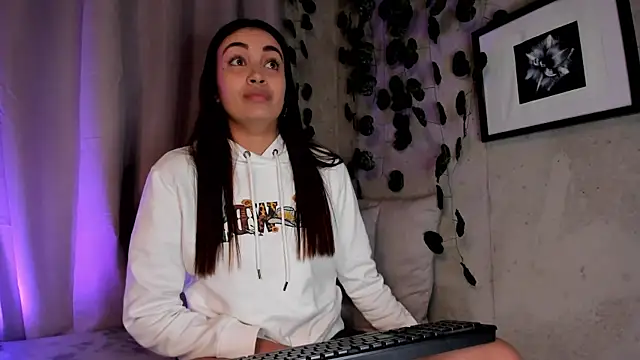 Snapshot of aisha_es chatting on March 11, 10:31 pm aisha es online show from March 11, 10:31 pm