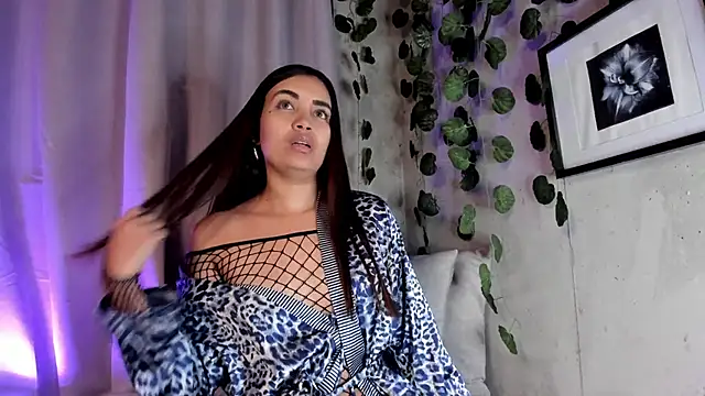 Snapshot of aisha_es chatting on March 15, 1:52 am aisha es online show from March 15, 1:52 am