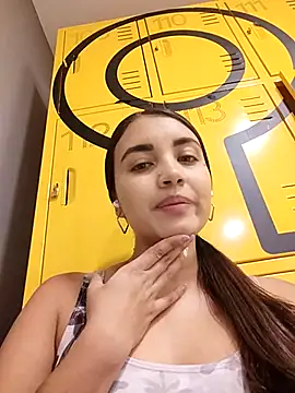 Snapshot of aisha_es chatting on March 18, 5:10 pm aisha es online show from March 18, 5:10 pm