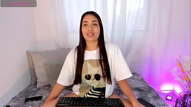 Snapshot of aisha_es chatting on October 4, 6:17 pm aisha es online show from October 4, 6:17 pm