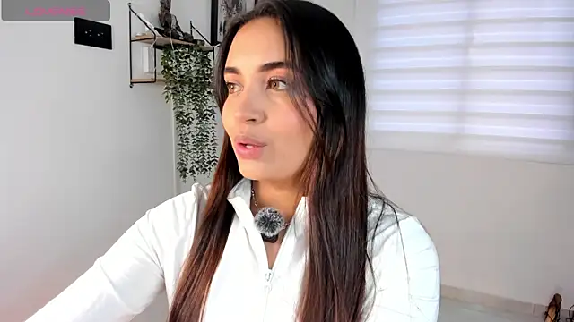 Snapshot of aisha_es chatting on May 19, 9:10 pm aisha es online show from May 19, 9:10 pm