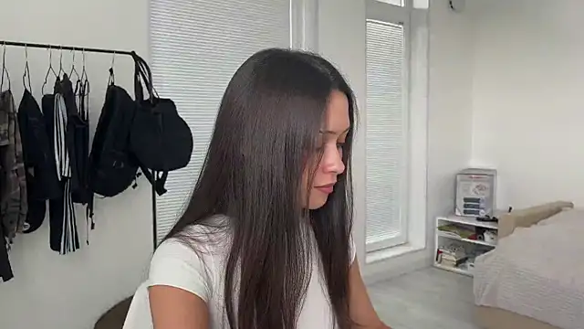 mo1ly online show from July 1, 1:13 pm