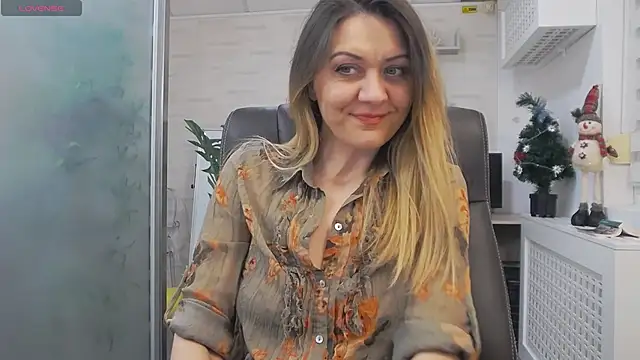 EllaMilf  online show from December 12, 4:32 pm