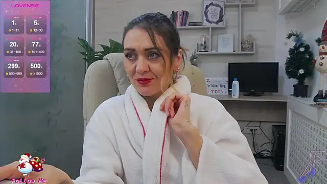 EllaMilf  online show from December 19, 10:00 pm